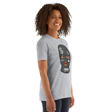 Cargar imagen en el visor de la galería, Chingona G Short-Sleeve T-Shirt