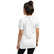 Cargar imagen en el visor de la galería, Chingona G Short-Sleeve T-Shirt