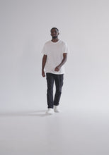 Cargar y reproducir el video en el visor de la galería, Men&#39;s Garment-Dyed Heavyweight T-Shirt - Comfort Colors 1717.mp4
