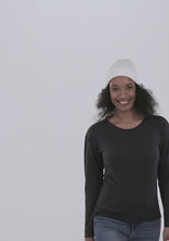Cargar y reproducir el video en el visor de la galería, Yupoong 1501KC Beanie.mp4
