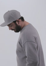 Cargar y reproducir el video en el visor de la galería, Yupoong 6089M Wool Blend Snapback.mp4
